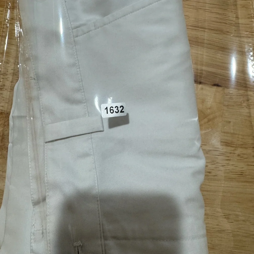 Nike Golf Men's Cream Flat Front Shorts